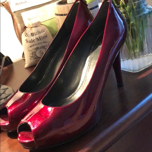 Stunning Wine Stuart Weitzman Heels - 2 inch - 9M - Picture 8 of 8